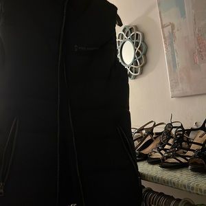 Black free country puffer vest